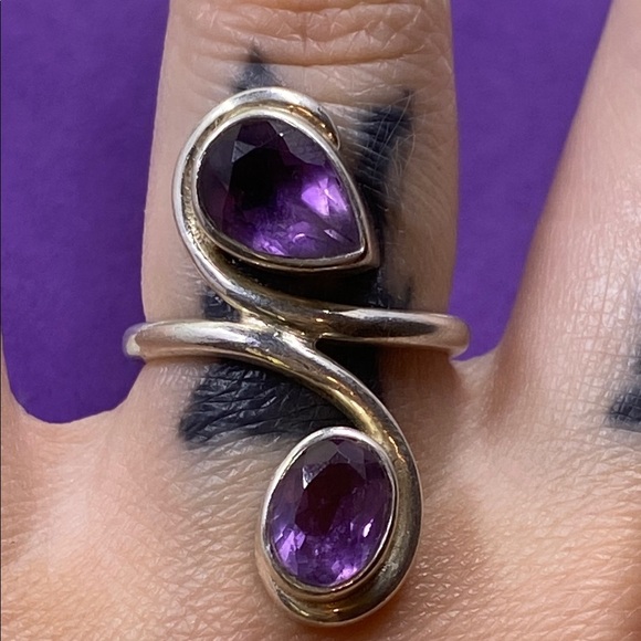 💛 Handmade Sterling Silver Amethyst Tear Drop Swirl Ring - Picture 4 of 6
